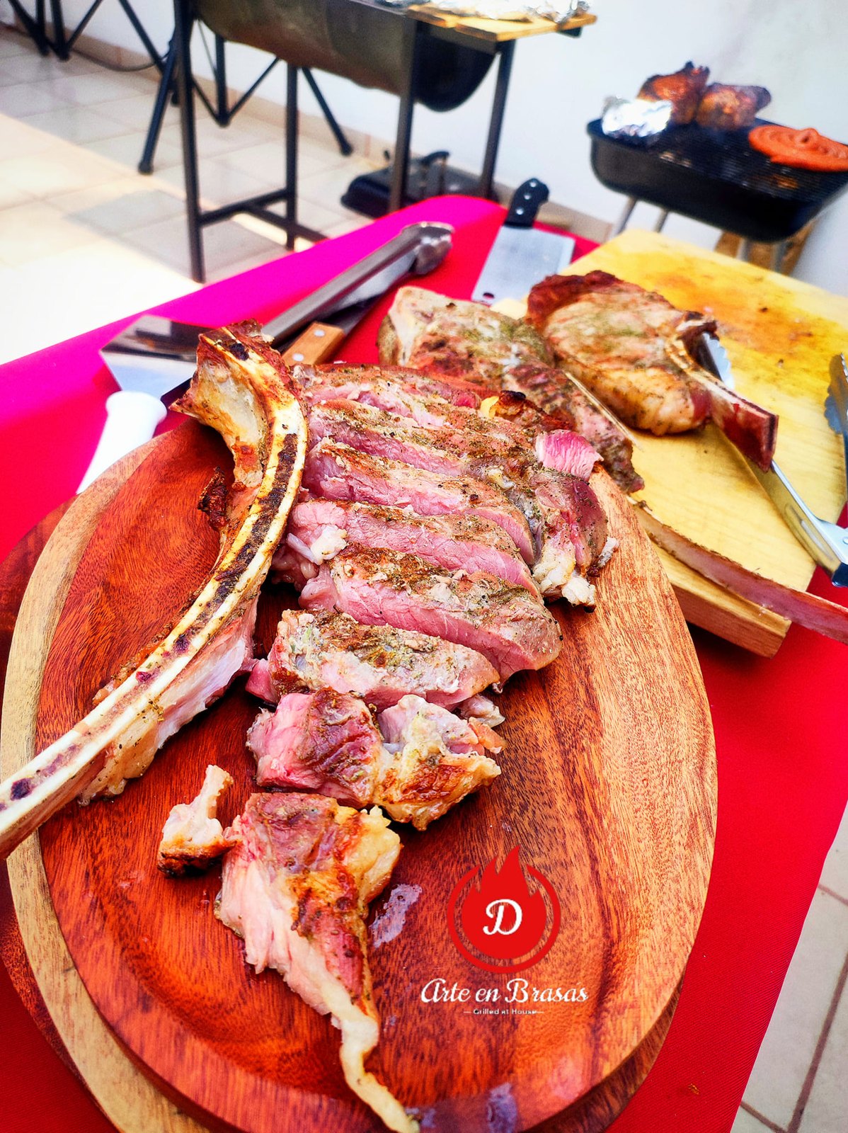 Montaje de mesa para evento con Arte en Brasas